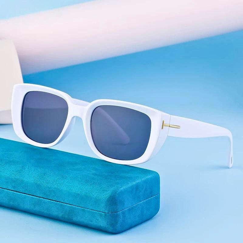 Retro cat-eye sunglasses UV400 polarized lenses durable vintage-inspired frames timeless glamour