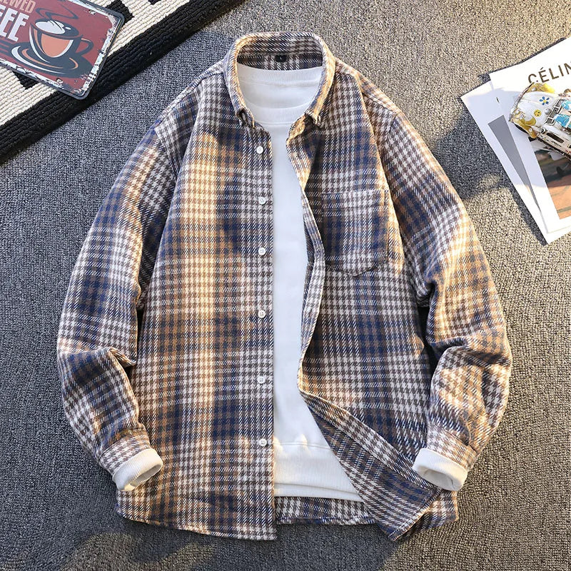 Men's plaid flannel shirt in classic tartan, mid-weight brushed cotton blend with fleece-lined cuffs