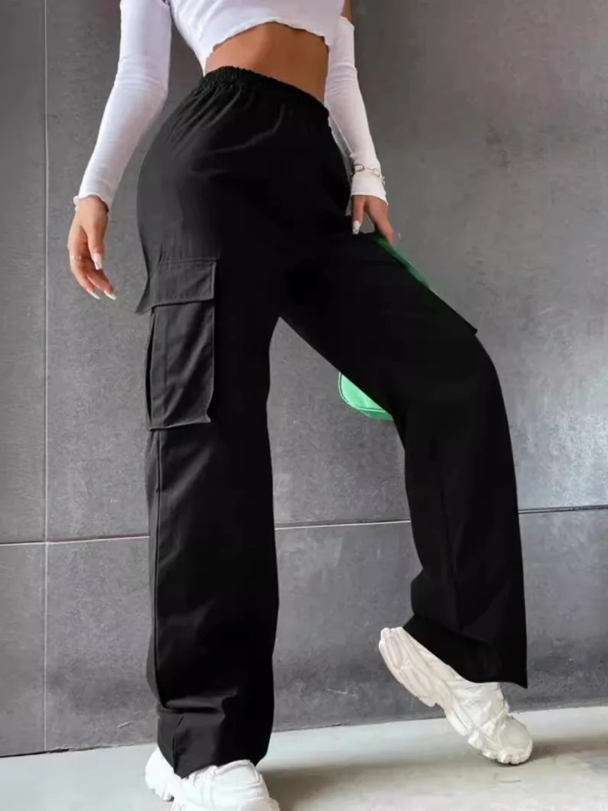 Women's straight-leg cargo pants high-rise elastic waist oversized utility pockets streetwear style