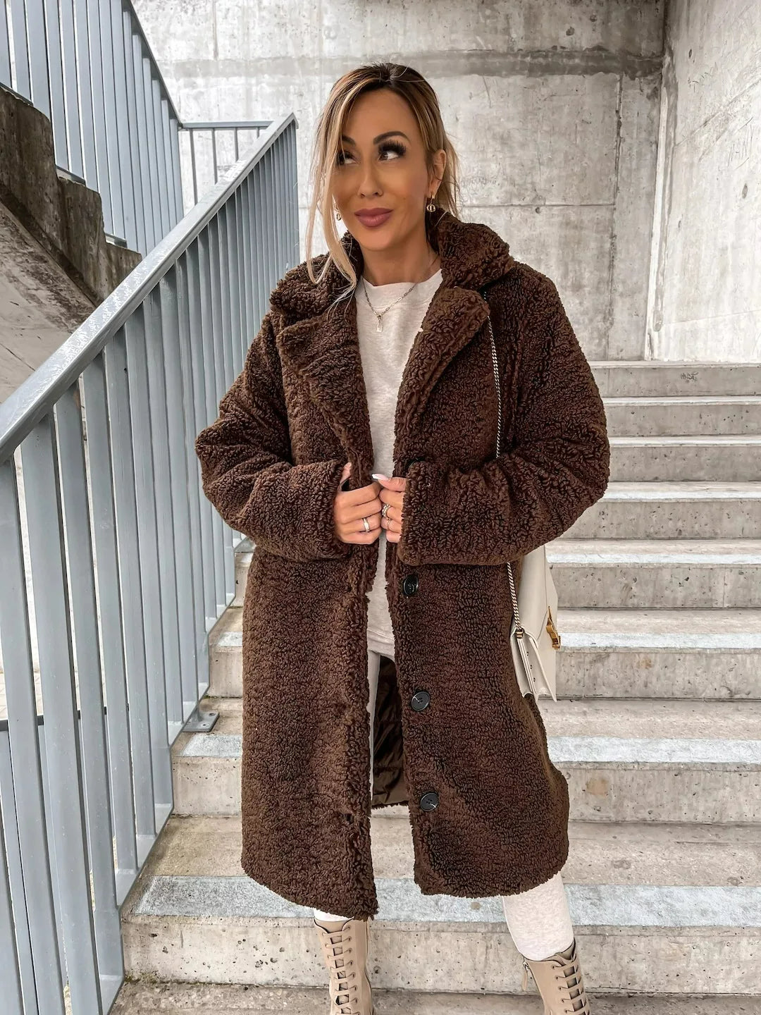 Women's plush trench coat in elegant style, cozy premium polyester fabric with timeless chic silhouette