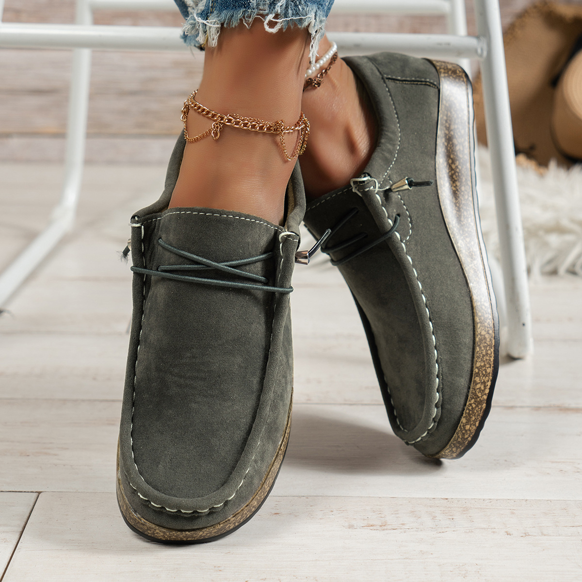 Women's breathable lace-up sneakers in neutral tones, cushioned sole, versatile everyday athletic style