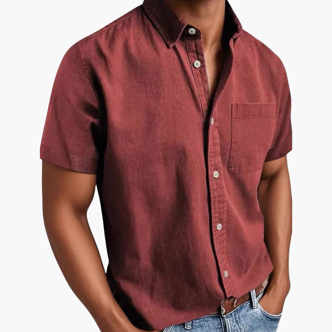 Men's light blue tailored slim-fit short sleeve shirt with chest pocket, breathable fabric