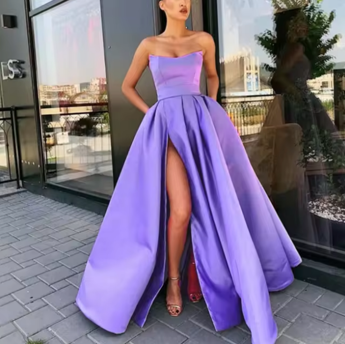 Elegant long ball gown with high slit, tailored silhouette in breathable stretch fabric for women