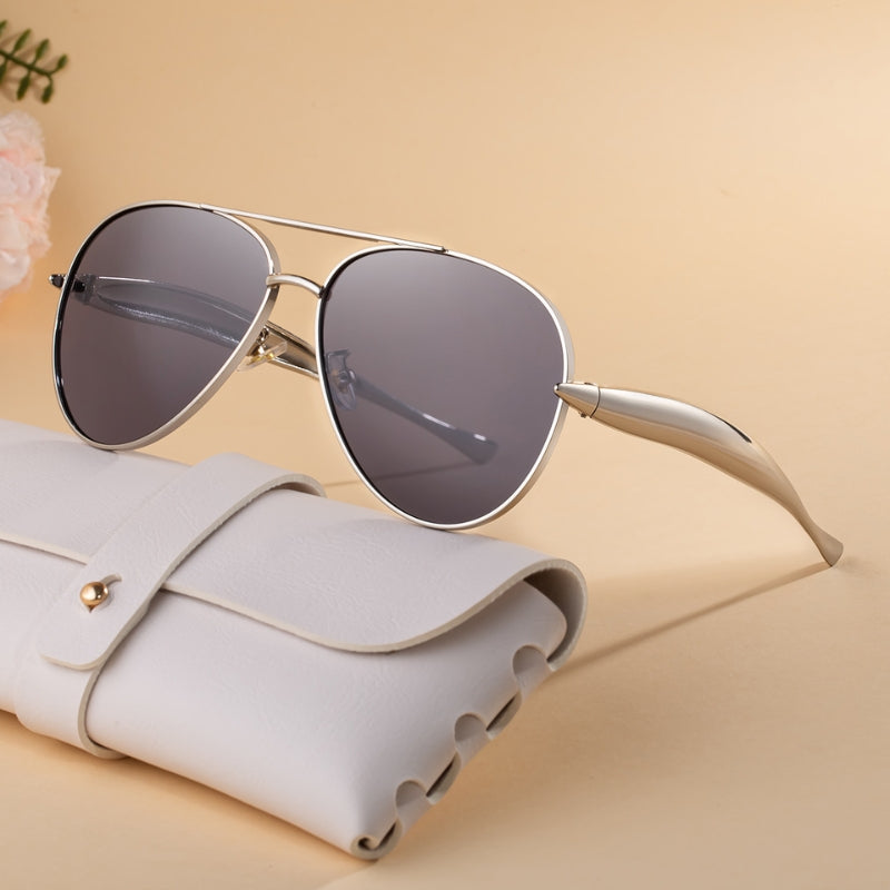 Gold-tone UV400 aviator sunglasses sculpted metal temples classic pilot style unisex all-day wear
