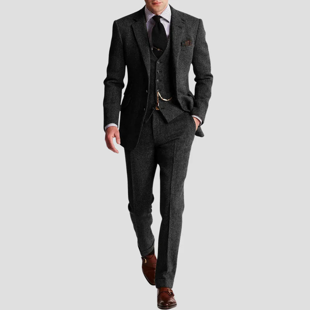 Men's vintage three-piece suit in classic tailored fit with matching waistcoat for formal events