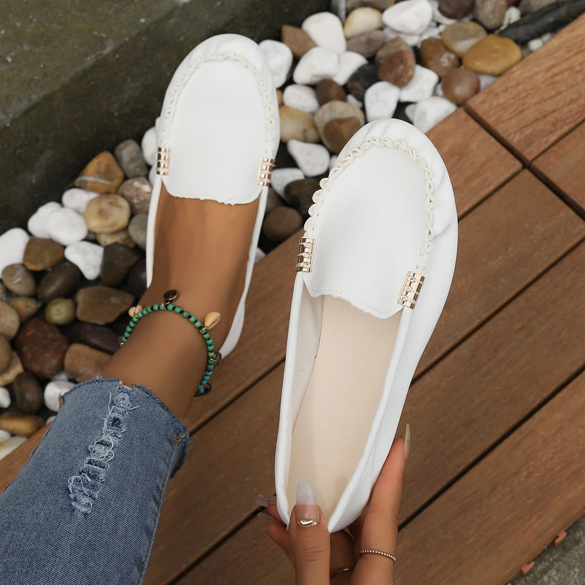 Women's denim slip-on flats with cushioned insole, casual style and anti-slip sole for everyday wear