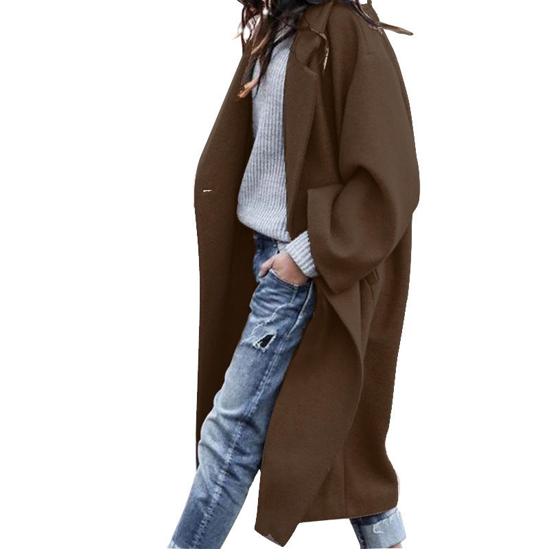 Women's elegant long polyester coat with lapel collar and pockets, timeless winter style