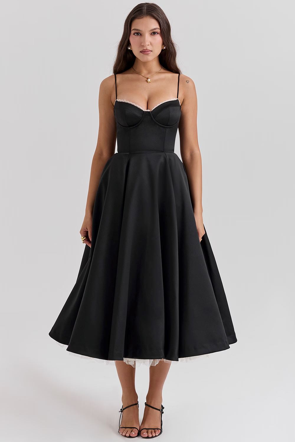 Women's satin evening dress glamorous shine sleeveless fitted silhouette for galas and weddings