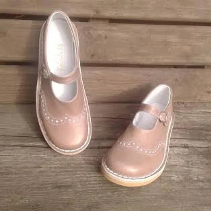 Yassmine women's vintage-style elegant shoes, timeless retro silhouette for everyday and special occasions