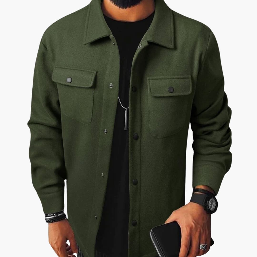 Men's casual button-front shirt with chest pockets, classic collar, long sleeves for autumn layering