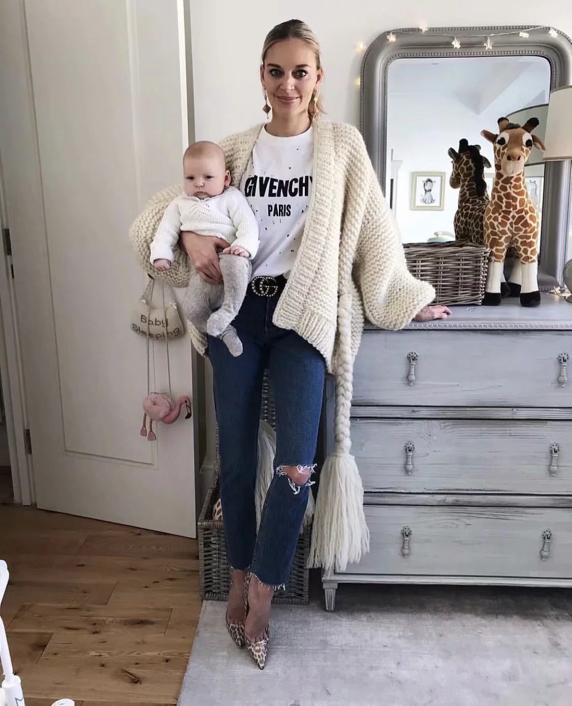 Women's chunky knit oversized cardigan with braided waist belt and long sleeves for casual wear