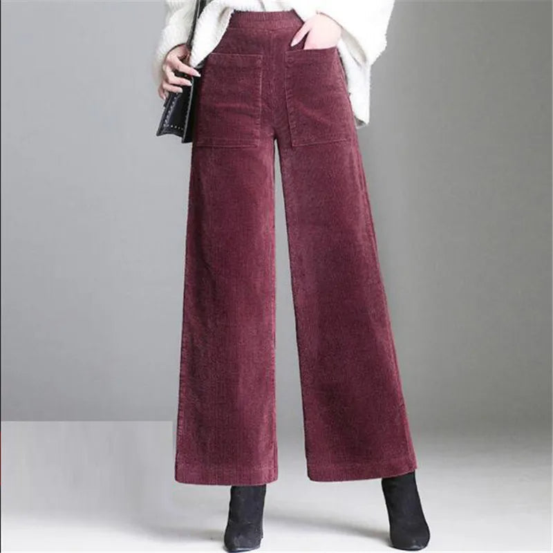 Women's high-waisted corduroy trousers with patch pockets, vintage-inspired cut in soft cotton-blend fabric