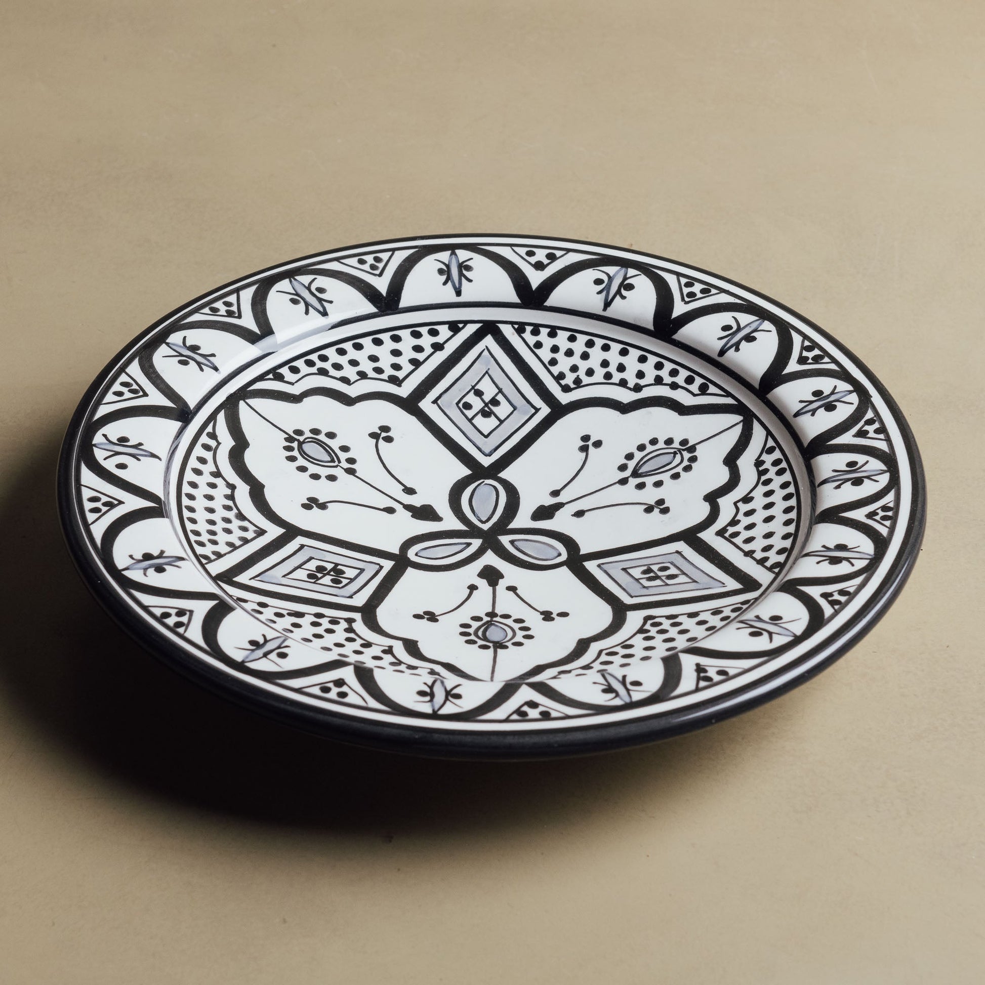 Fez Dinner Plate Black Grey - Moroccan Dinnerware - Urbann-Vibe