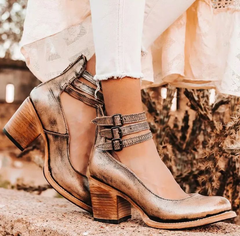 Women's vintage leather strap pumps with adjustable buckles, retro-inspired design, and padded insole