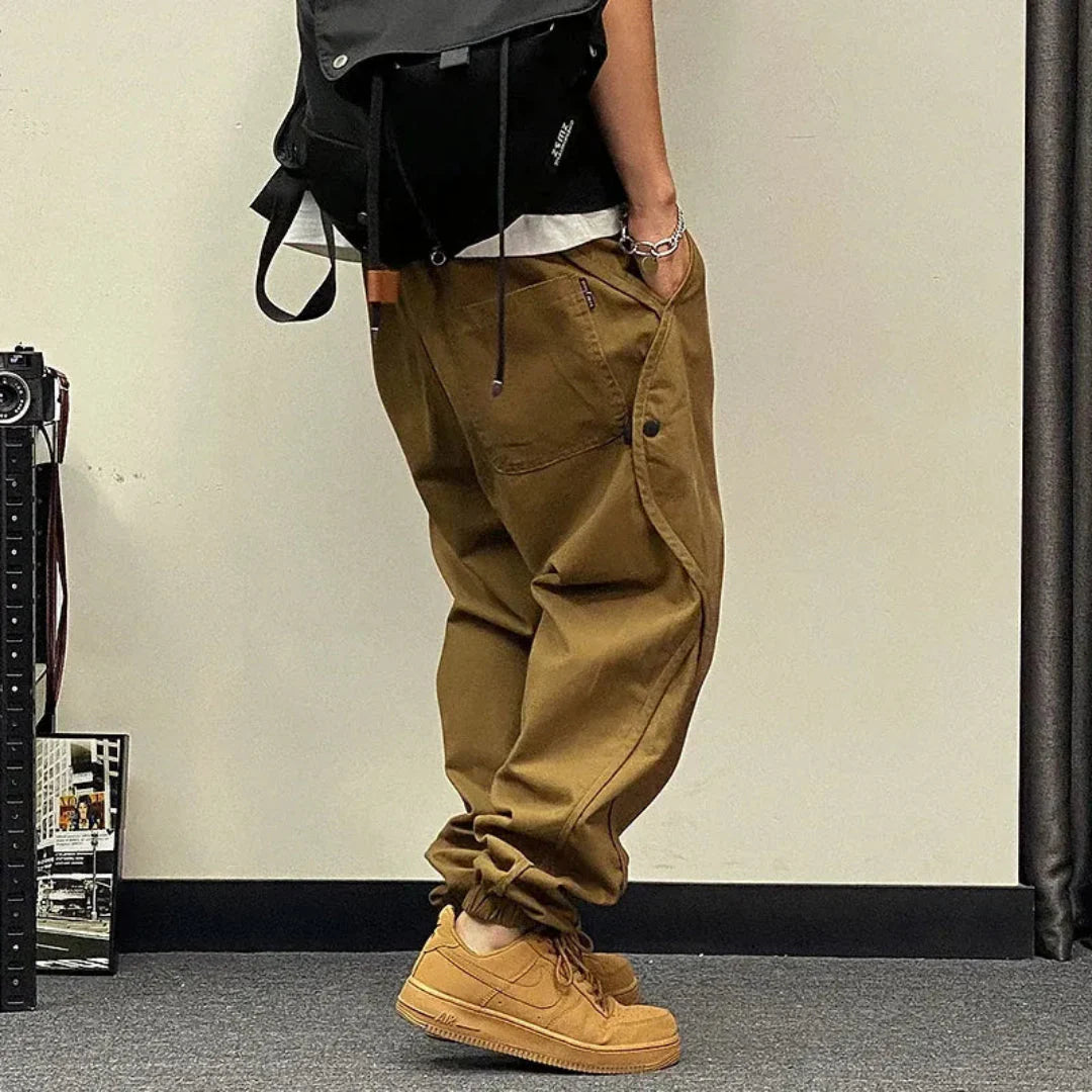 Men's oversized cargo jogger pants relaxed fit with functional utility pockets urban streetwear