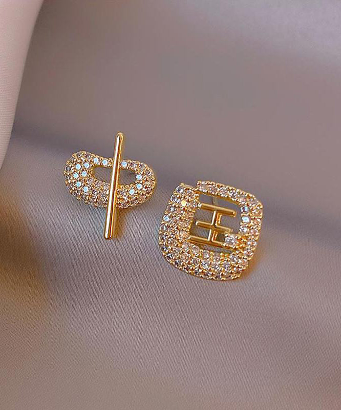 Boucles d'oreilles à clous asymétriques en or 14 carats avec zircons et caractères chinois - Urbann-Vibe