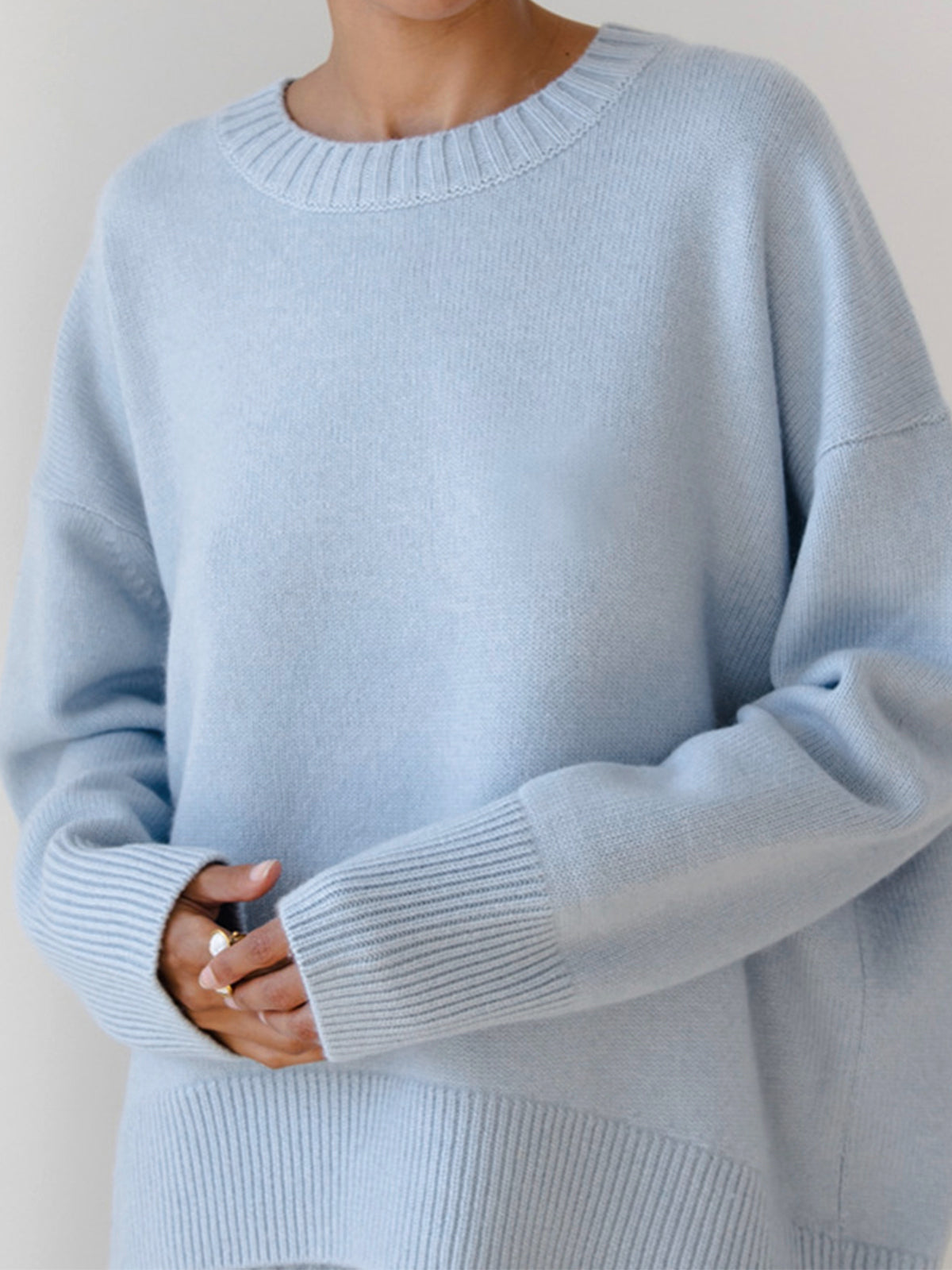 Women's oversized crewneck knit sweater relaxed cozy fit versatile layering casual streetwear