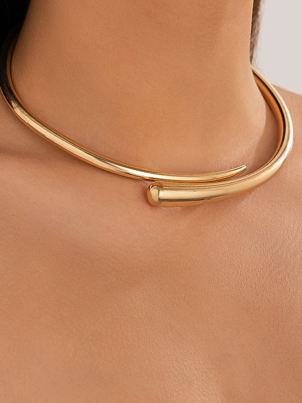 Gold-tone open choker necklace with water drop sculptural curve, minimalist statement jewelry for women