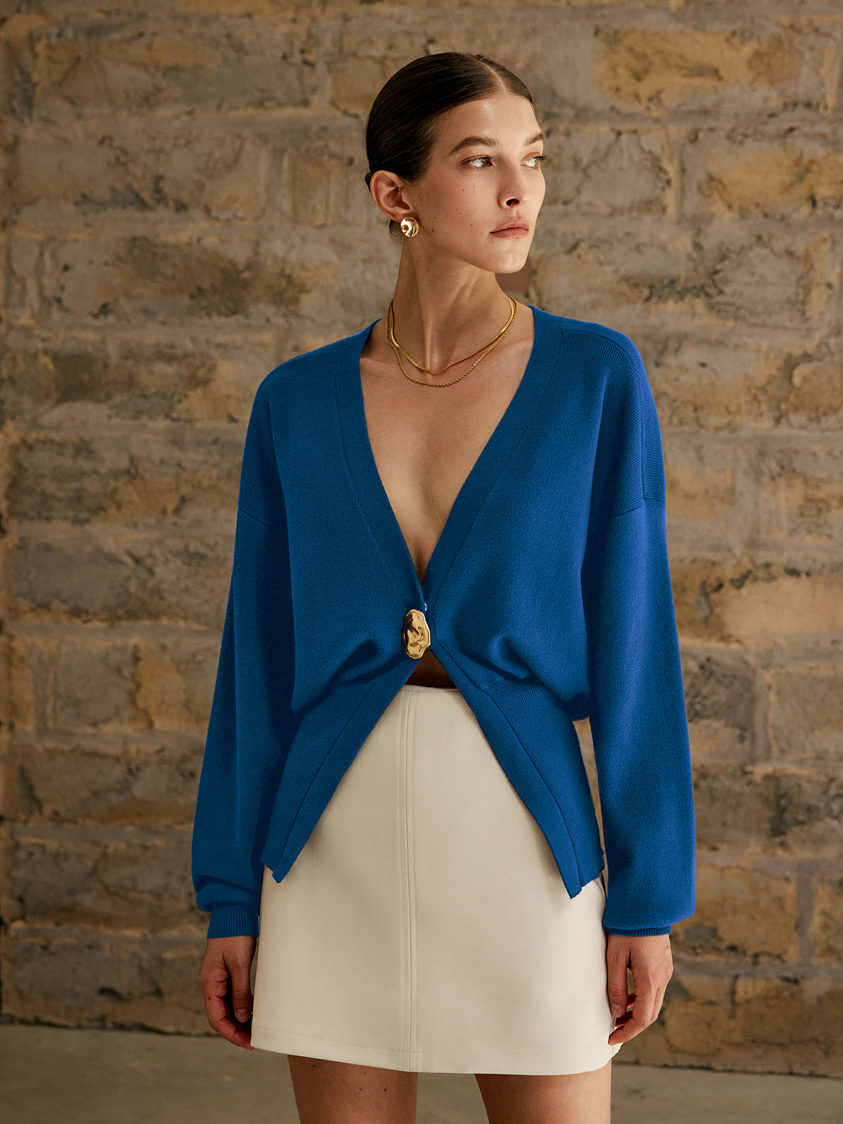 Women's solid color wool cardigan with elegant golden button closure and versatile everyday silhouette