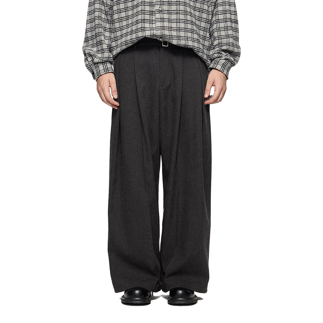 Relaxed wide-leg cotton trousers with elastic waist, mid-rise silhouette for smart-casual everyday wear