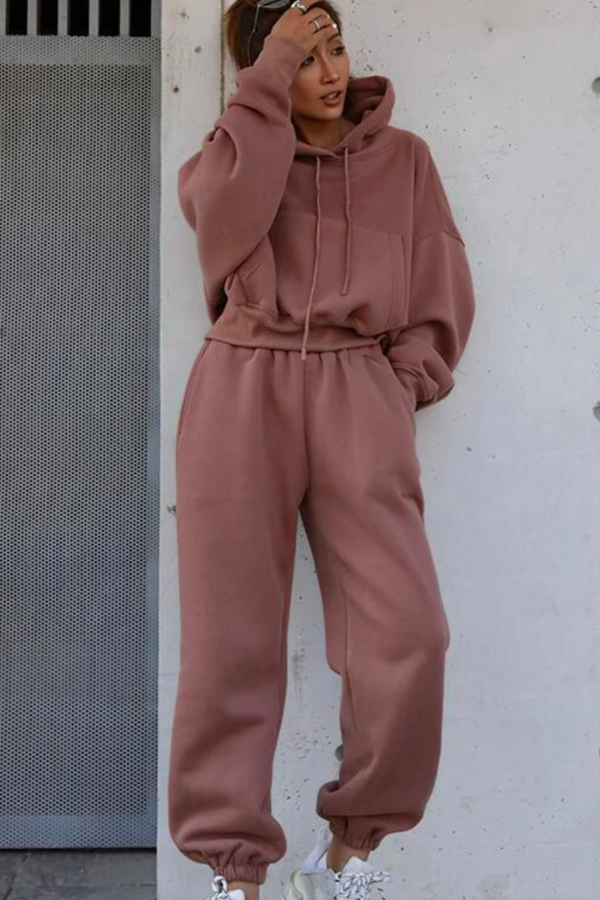 Women's vintage cotton jogging suit, relaxed fit two-piece set with retro style in neutral tones