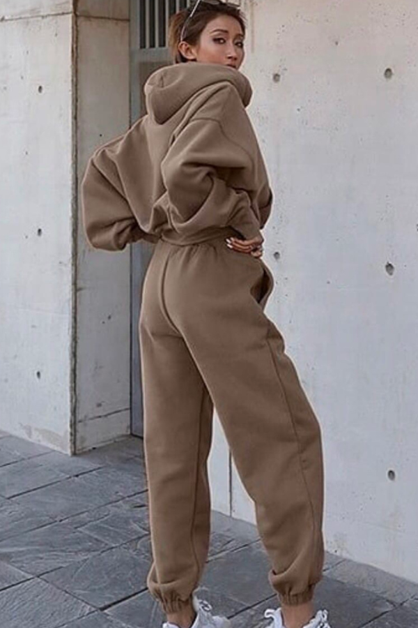 Women's vintage cotton jogging suit, relaxed fit two-piece set with retro-inspired design