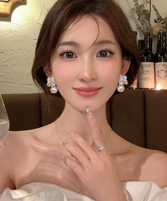 Magnifiques boucles d'oreilles à tige en forme de flocon de neige en cuivre beige surdoré et perle de zircone - Urbann-Vibe