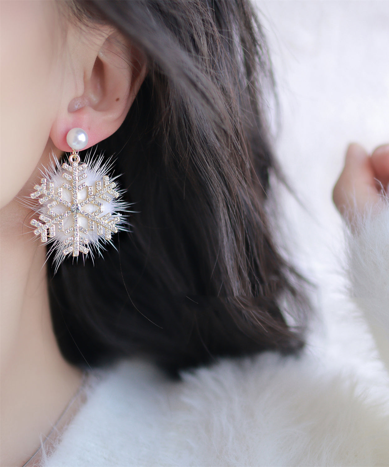 Magnifiques boucles d'oreilles pendantes en forme de flocon de neige en velours de vison et argent sterling - Urbann-Vibe