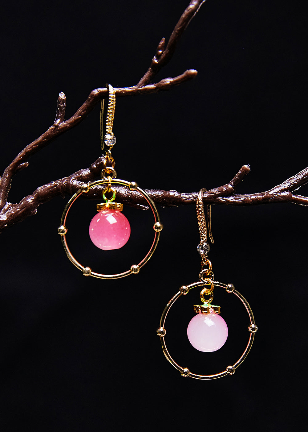 Magnifiques boucles d'oreilles pendantes à dorure circulaire en cristal rose - Urbann-Vibe