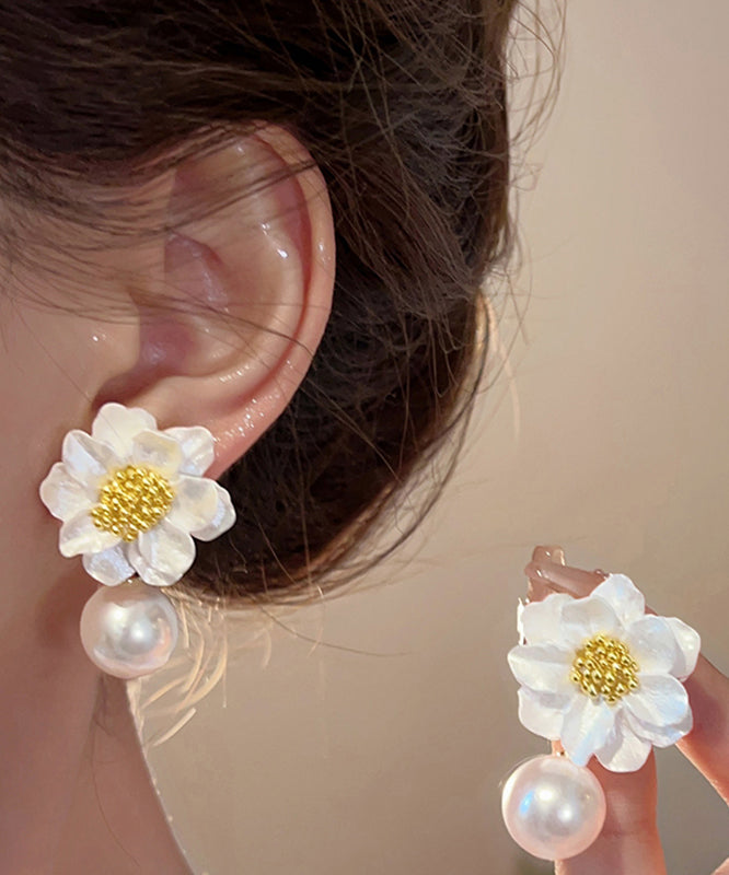Magnifiques boucles d'oreilles pendantes florales en alliage acrylique blanc avec perles - Urbann-Vibe