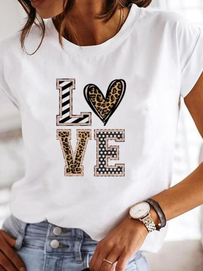 Women's printed cotton chemise shirt in eye-catching pattern, relaxed chic cut for versatile everyday wear