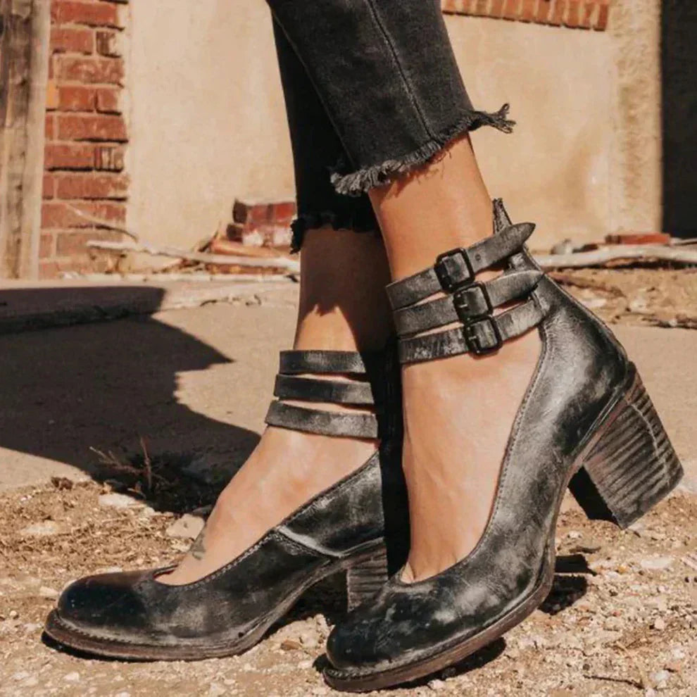 Women's vintage leather strap pumps with adjustable buckles, retro-inspired design and padded insole