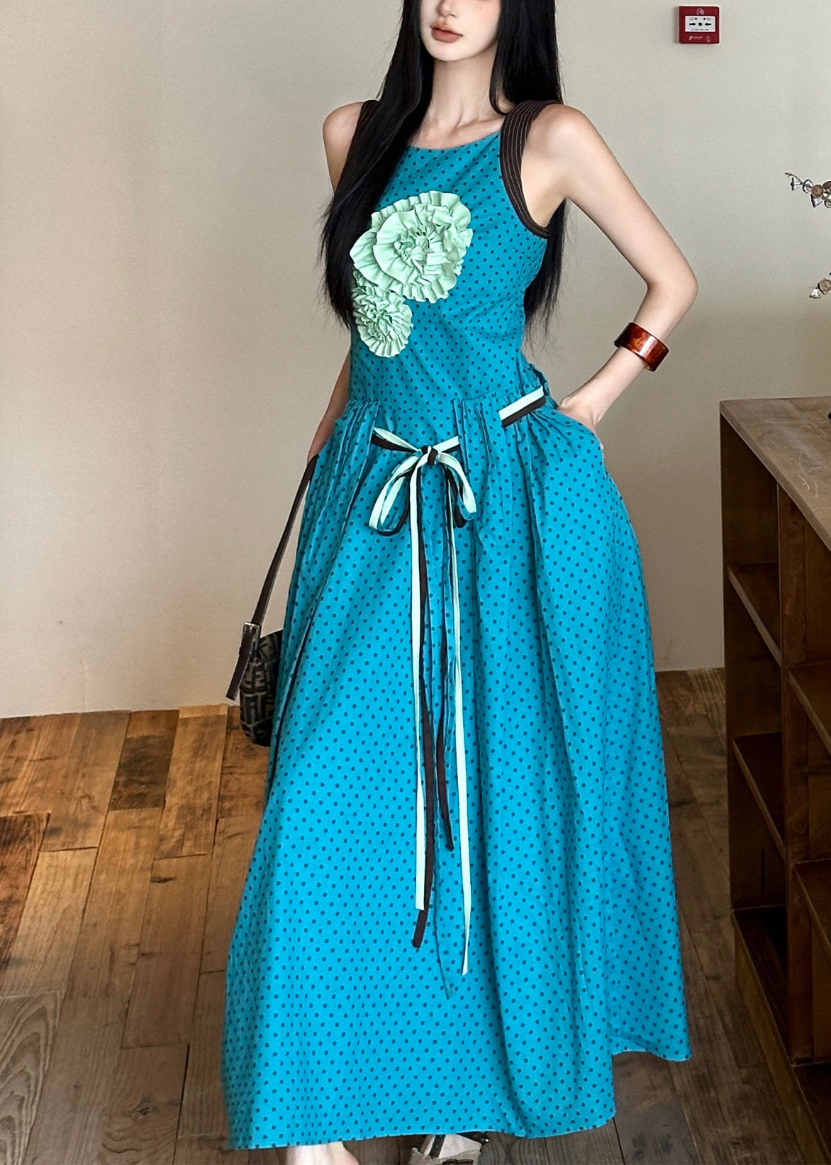 Robe bohème bleue en coton à fleurs, sans manches - Urbann-Vibe