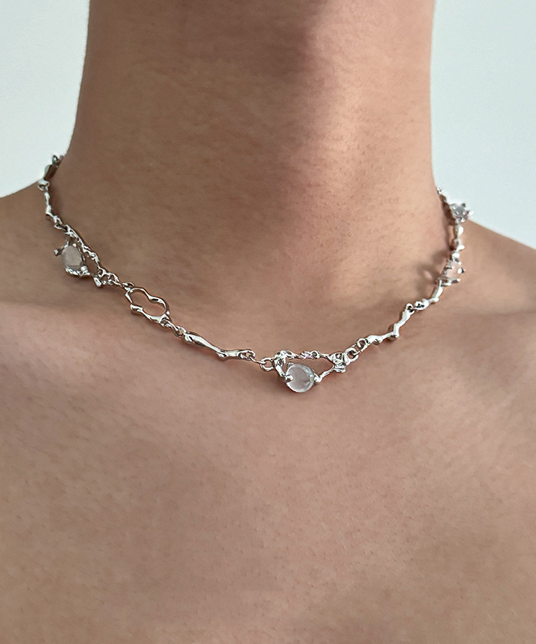 Collier avec pendentif asymétrique en acier inoxydable et pierre œil de chat Boutique Silk - Urbann-Vibe
