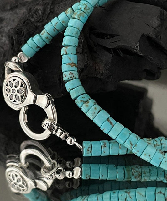 Collier avec pendentif en forme de fleurs de cerisier en acier inoxydable et perles turquoises - Urbann-Vibe