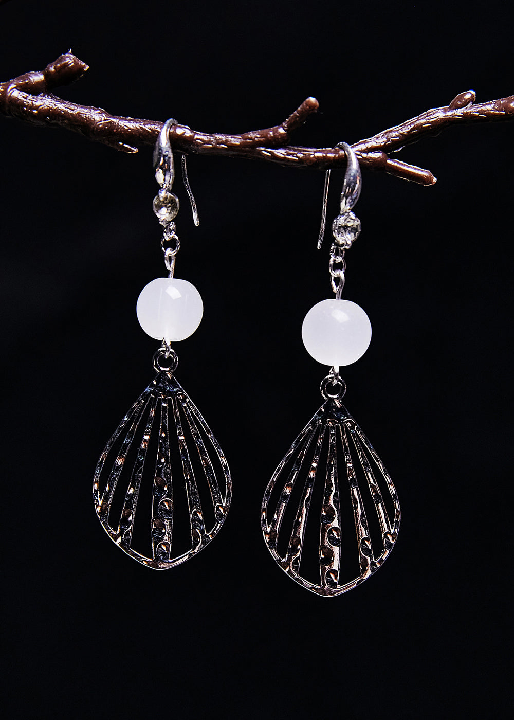 Boucles d'oreilles pendantes en pierre précieuse ajourée blanche Boutique - Urbann-Vibe
