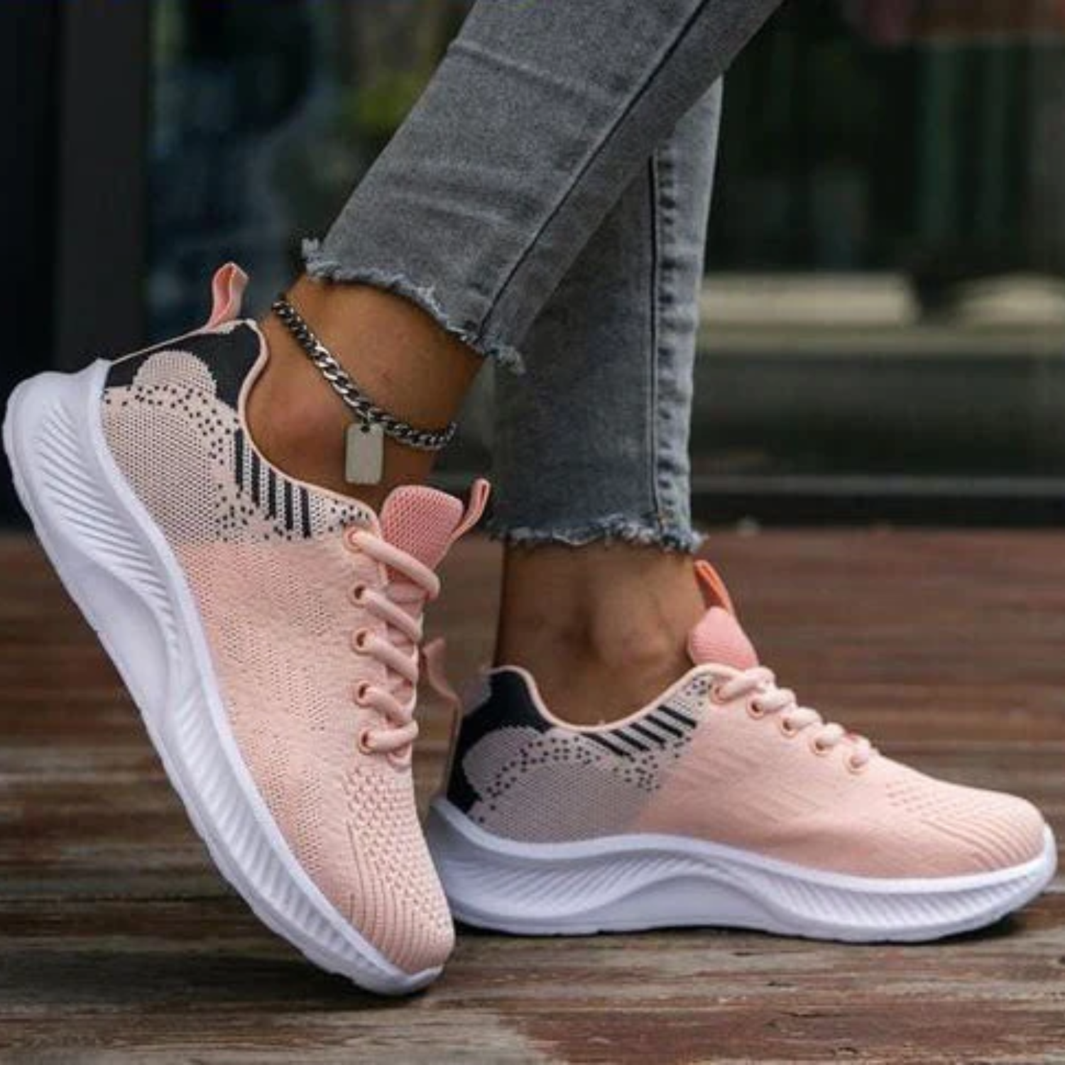 Women's breathable knitted mesh athletic sneakers lightweight cushioned sole active running style