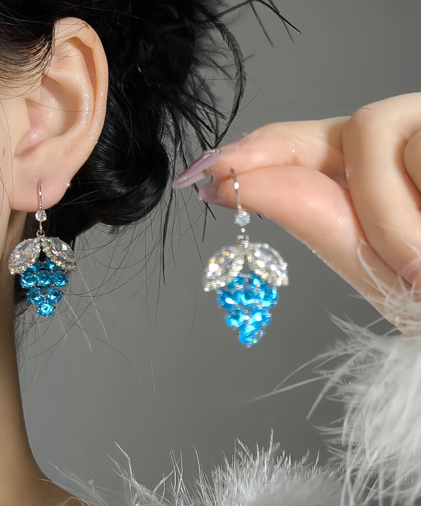 Boucles d'oreilles pendantes en argent sterling bleu et zircon, ornées de raisins. - Urbann-Vibe