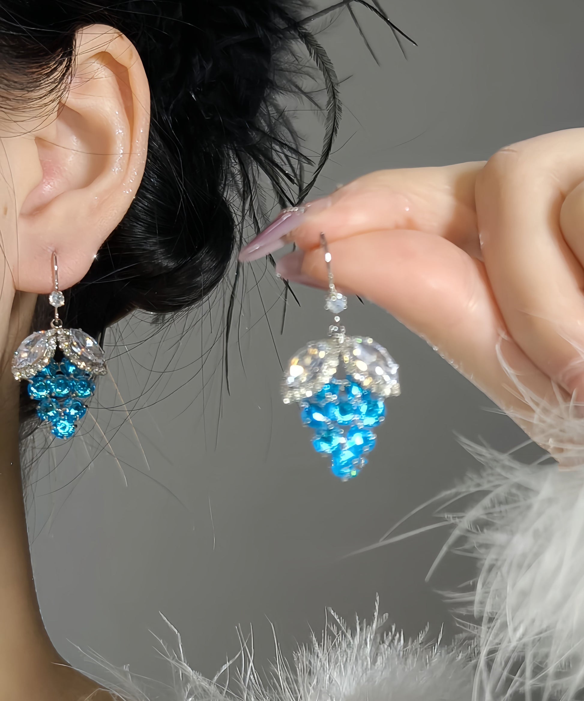 Boucles d'oreilles pendantes en argent sterling bleu et zircon, ornées de raisins. - Urbann-Vibe
