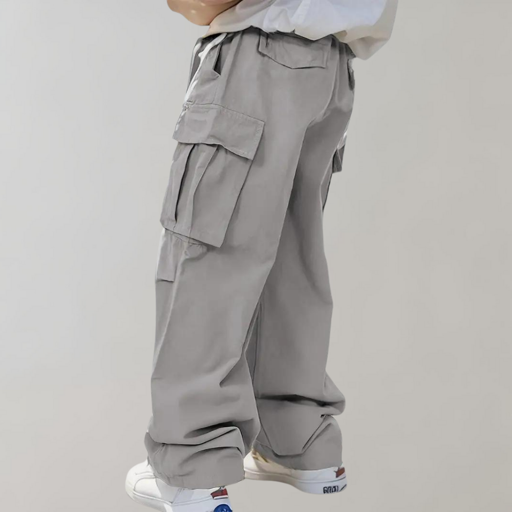 Men's relaxed straight-leg cargo pants with multiple practical pockets for everyday outdoor wear