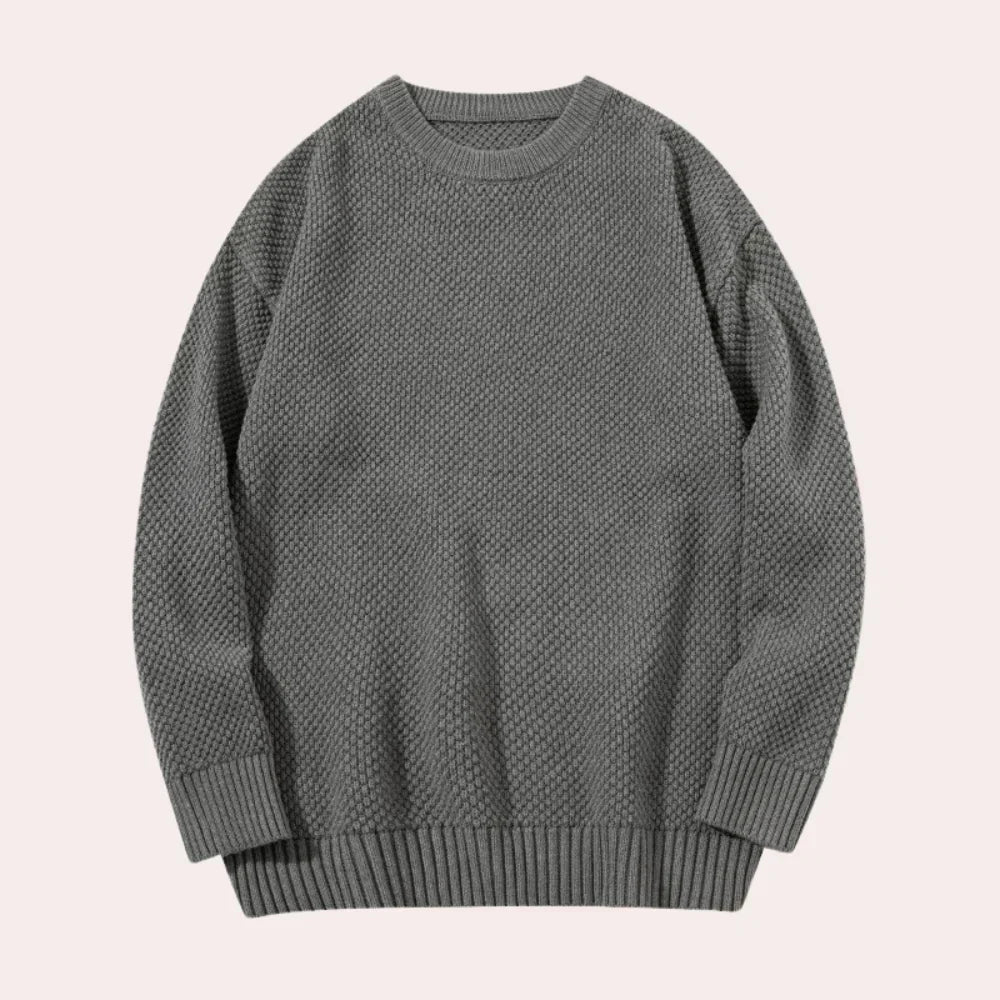 Men's casual crewneck sweater in a timeless silhouette, sustainable everyday round-neck jumper