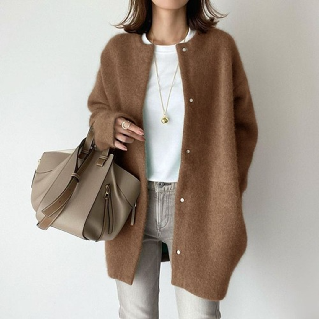 Women's relaxed fit winter cardigan elegant oversized silhouette with subtle button-down closure