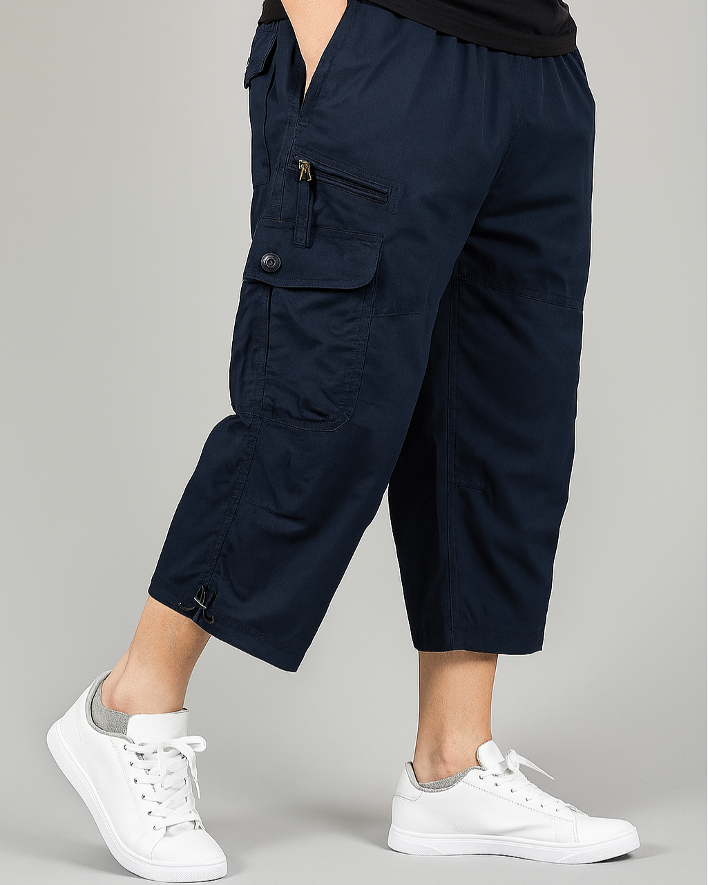 Men's garment-washed cotton cargo shorts relaxed knee-length fit with dual flap pockets