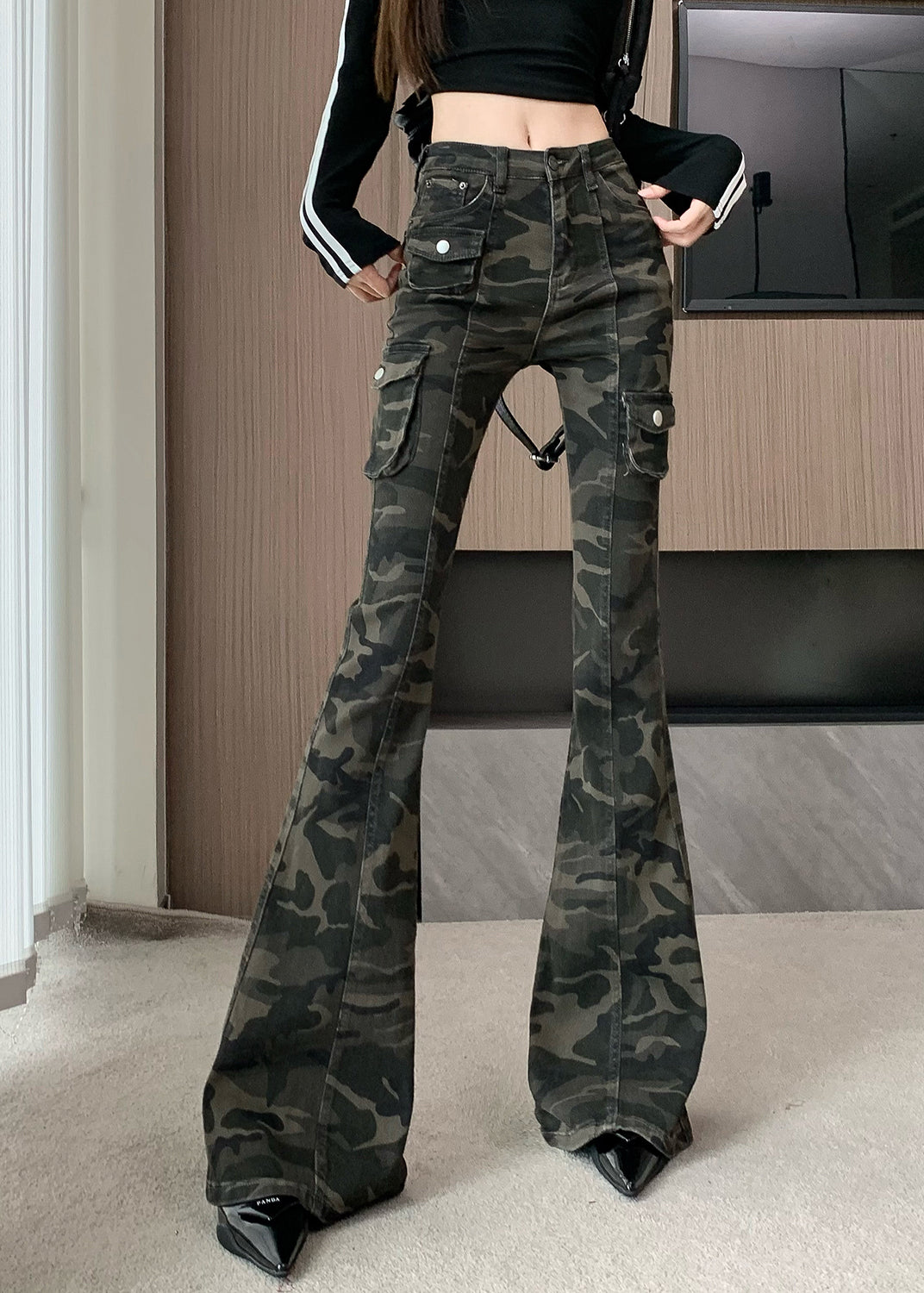 Pantalon évasé en denim vert camouflage chic et ajusté pour l'automne - Urbann-Vibe
