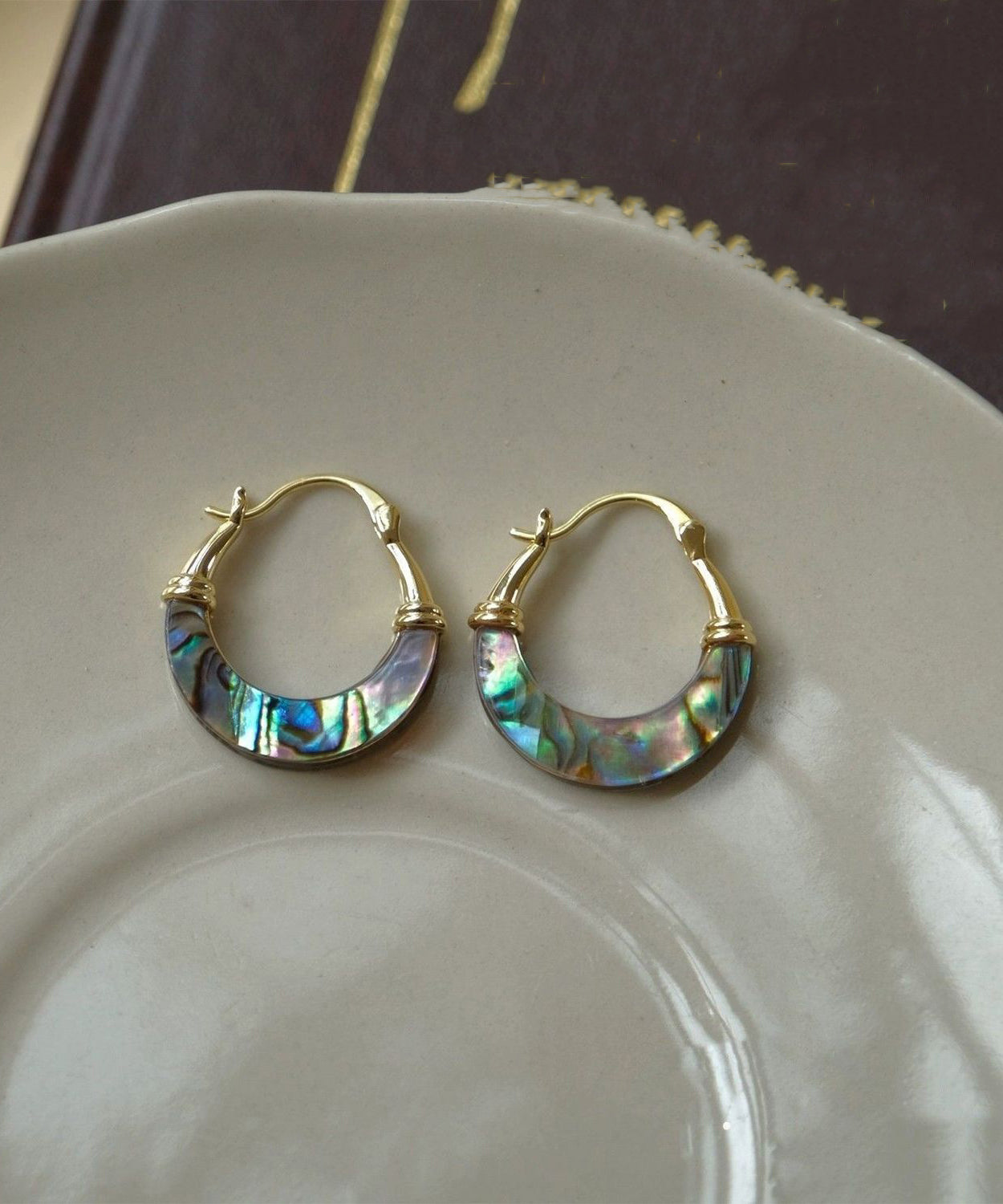 Boucles d'oreilles créoles chics en coquillage doré et cuivre surdoré - Urbann-Vibe
