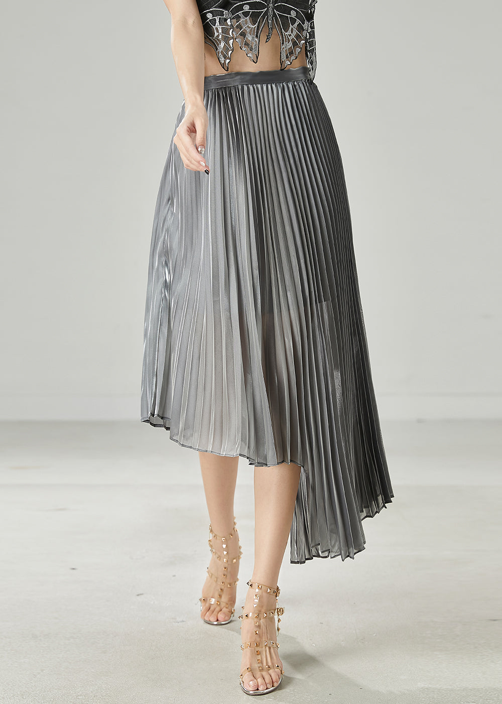 Jupe plissée en mousseline de soie grise chic et asymétrique pour l'été - Urbann-Vibe