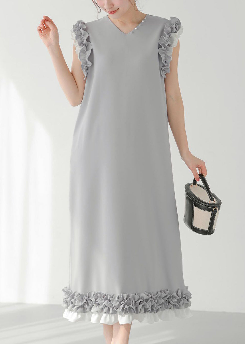 Robe droite chic grise à volants et perles en patchwork, sans manches - Urbann-Vibe