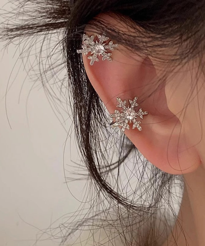 Boucles d'oreilles à tige en forme de flocon de neige en cuivre plaqué platine et zircone - Urbann-Vibe