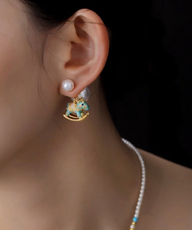 Boucles d'oreilles puces en forme de petit cheval à bascule, style chinois, cuivre bleu doré, zircon, perle et glaçure coulante - Urbann-Vibe
