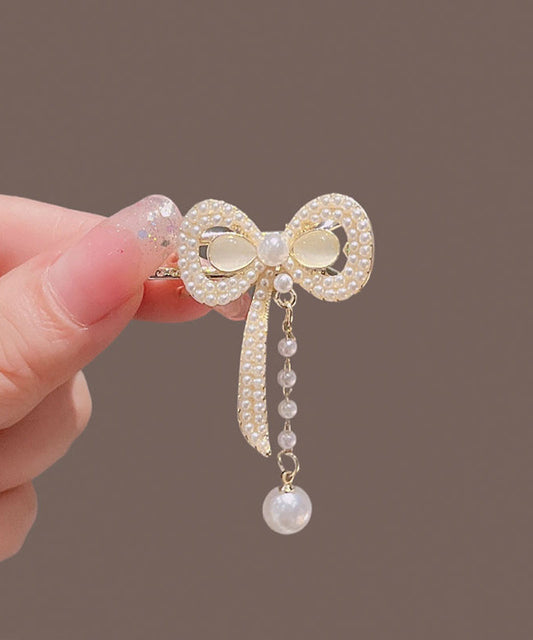 Épingle à cheveux à pompon papillon en alliage de cuivre doré de style chinois avec perles - Urbann-Vibe